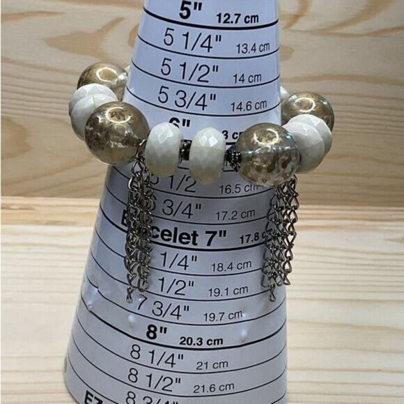 Beaded Chain Bracelet With White & Gold Round Beads - Picture 4 of 5